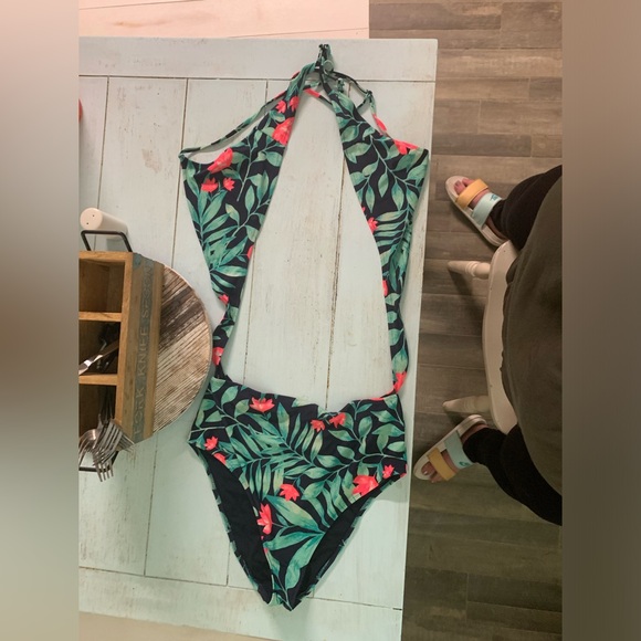 One Piece Aerie Swimsuit Size XL - Picture 4 of 8